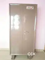 Metal cupbroad