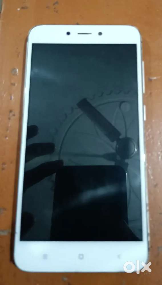 Redmi 4, Ram- 3gb, Storage- 32gb, Battery- 4000mAh, Buying year - 2018