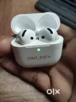 Apple Airpods 4 with active Noice cancellation