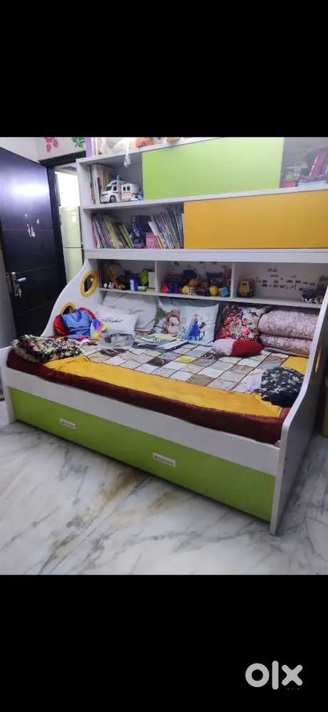 Bunk bed with matresses