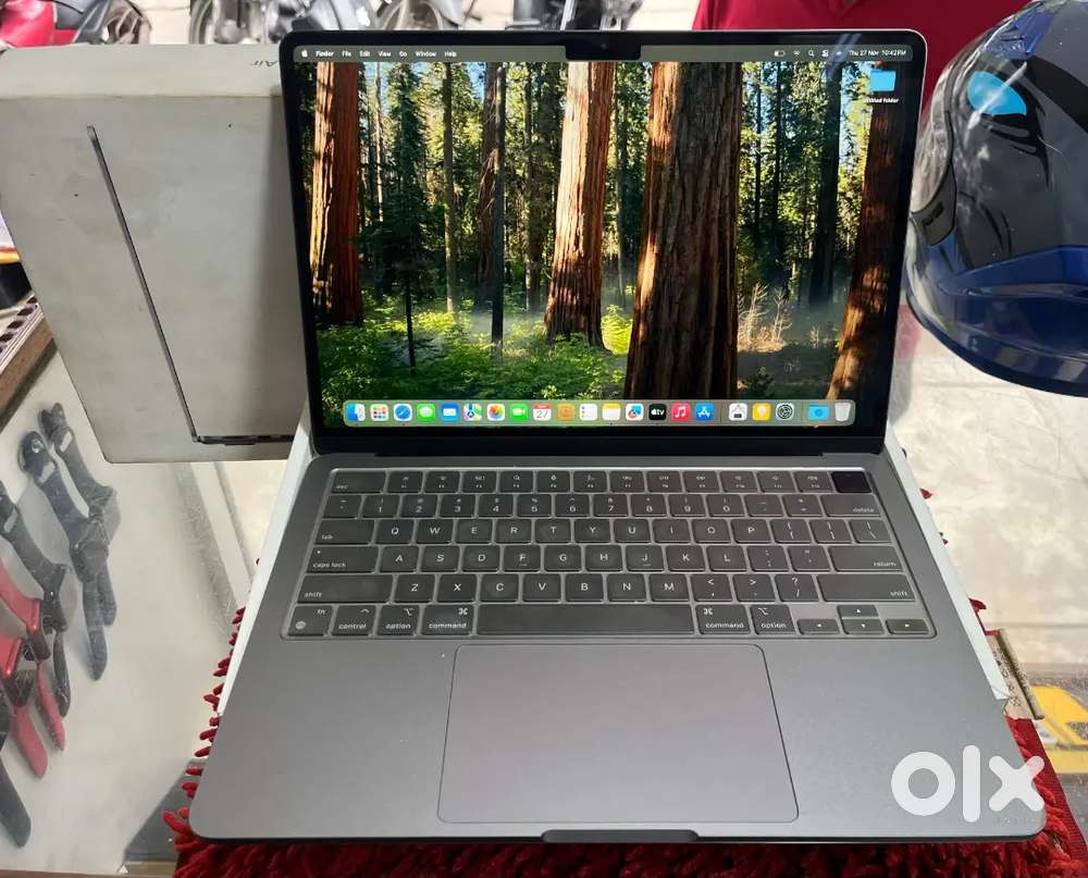 MACBOOK AIR 13 INCH 
M3 CHIP 2024