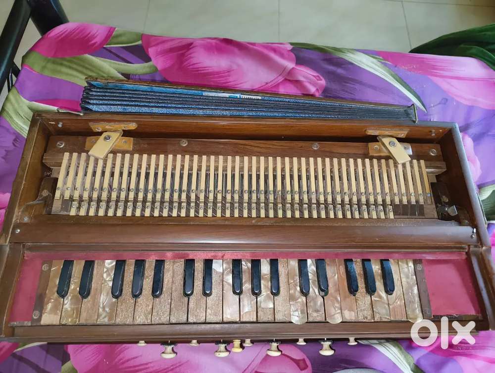 8 scale changer harmonium