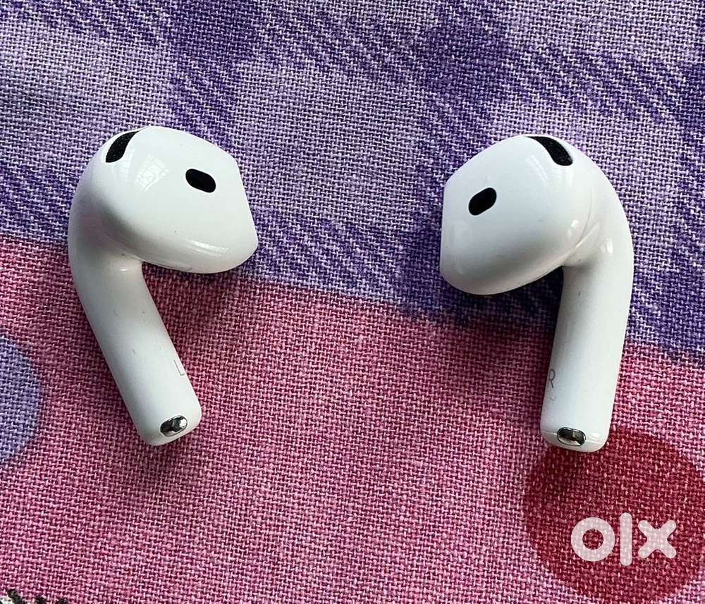New Airpods 4 with active noise cancelling
