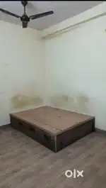 1 Semi furnished room