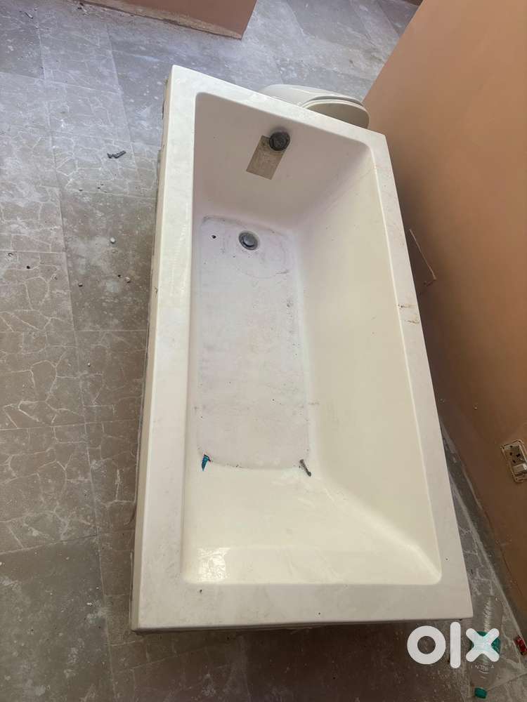 Bath tub good condition