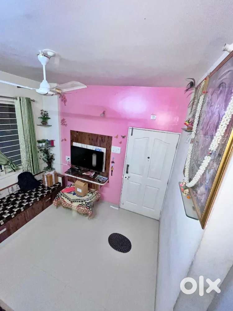 Flat for sell with parking+ 2 side gallery negotiable