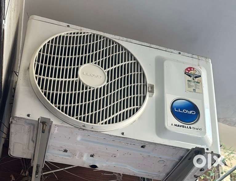Lloyed 1 ton ac inverter one year old with bill brand new condition