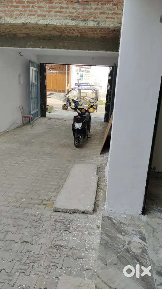 750sqft ka gaudam rent k liye available