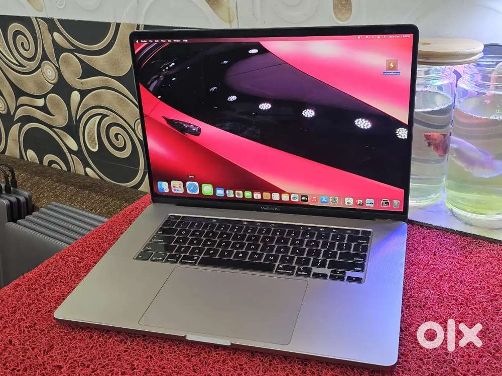 Apple Macbook Pro 2020 i7 16gb 512gb 5.5gb Graphics 16inch Retina