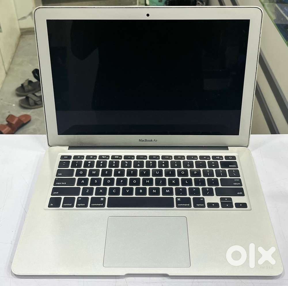 Apple Macbook Air Core i5 4gb ram 128gb SSD