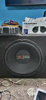 Amplifier and woofer