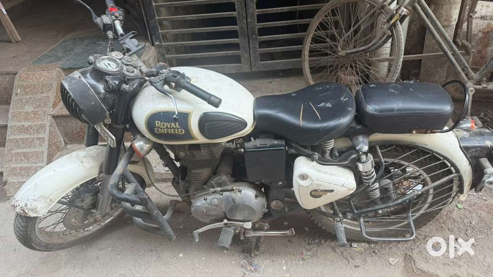 Bike is good condition Bettry and tire are new carborater hai