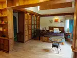 Spacious well maintaind 4 bhk villa huge rooms