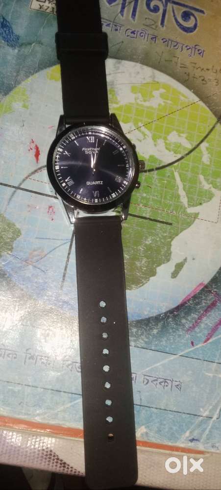 A black colour watch of first rank SONA brand