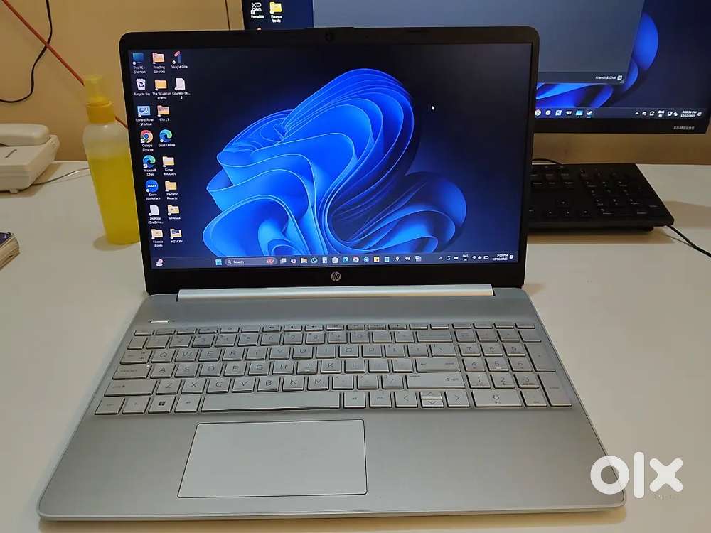 HP 15s laptop (Excellent condition)