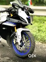 R15M Metallic Silver Full in Condition Minimum Used