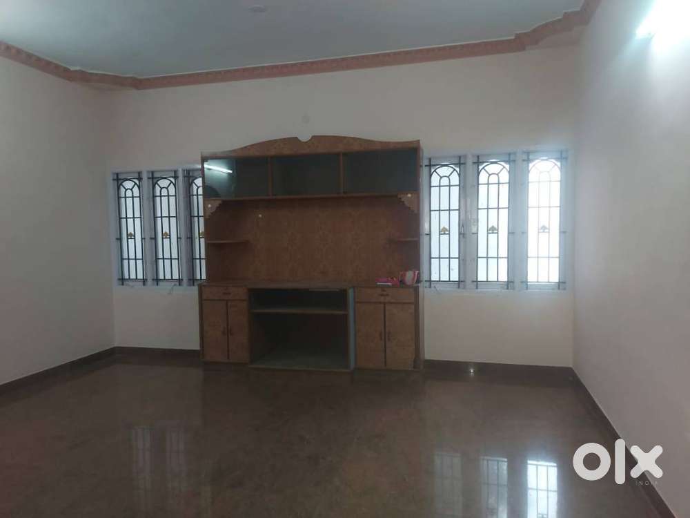 2 BHK with attached bathroom for rent in Gomathipuram Madurai.