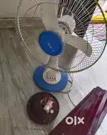 2 fans 1 table fan and one sealing fan