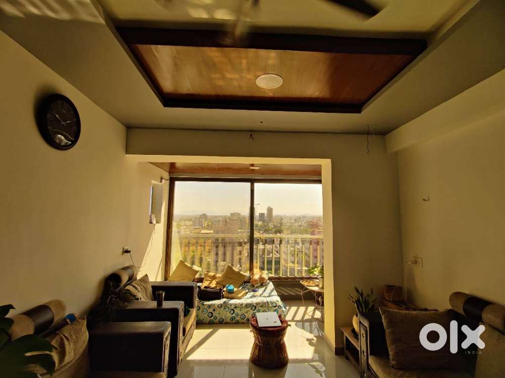 Spacious well centered flat