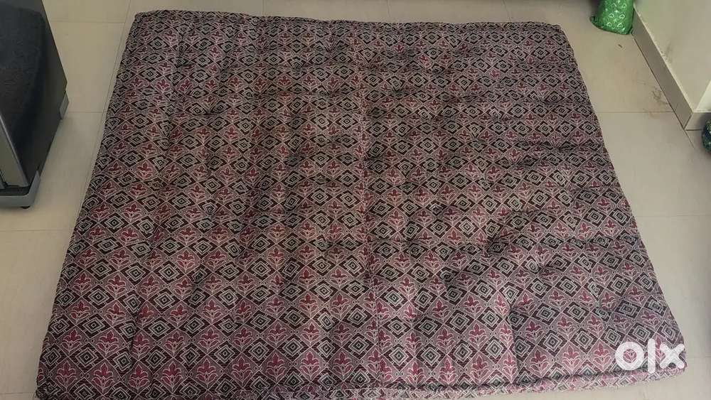 Comfortable 6x6 Cotton bed in excellent condition