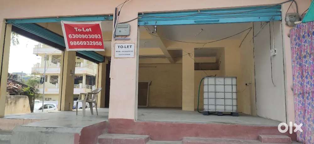 All open place 5 shutters 800 sqft