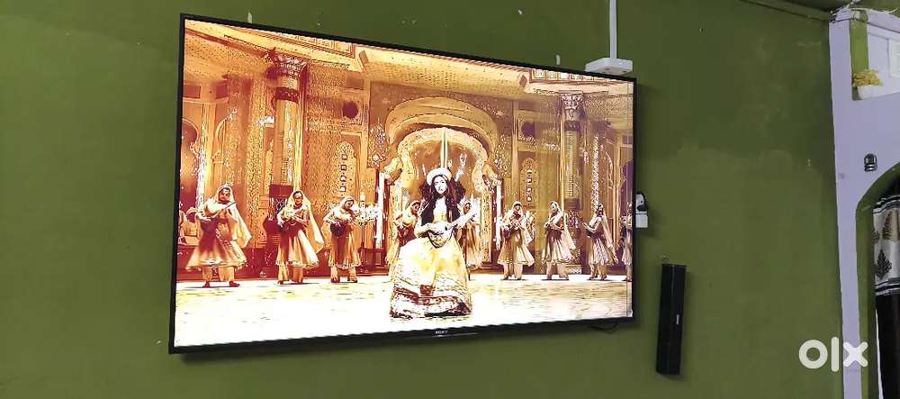 Sony Bravia 66 ich 4k display per ek line a rahi hai