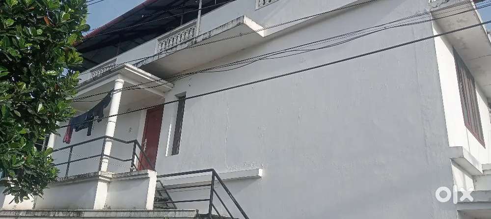 Manuthy 2bedroom upstair bachelor only