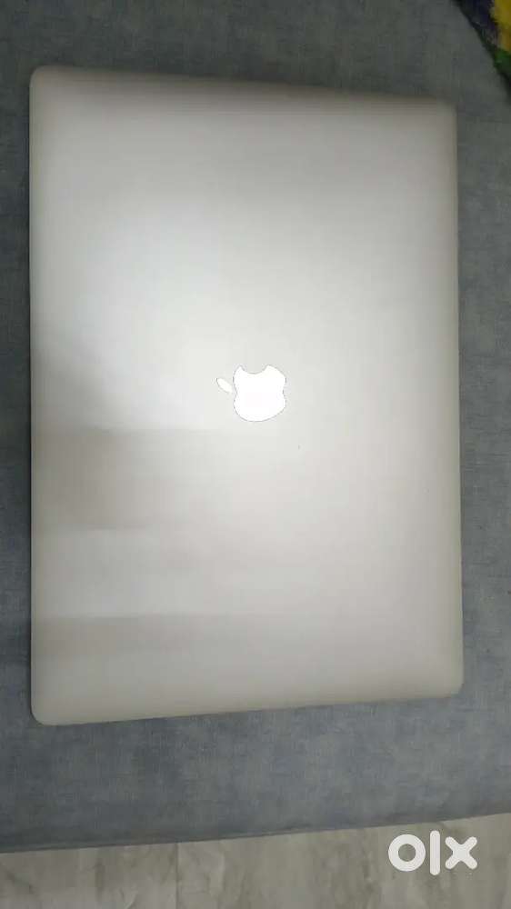 Apple macbook pro i7