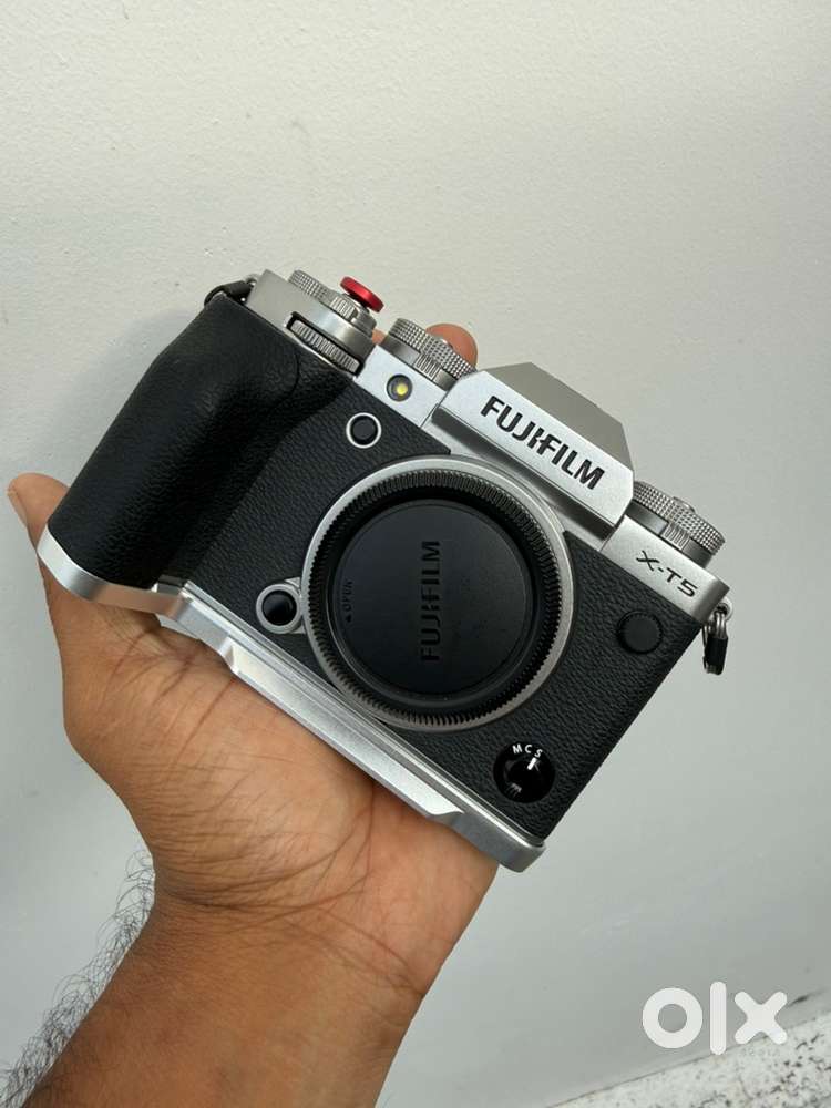 Less used neat fujifilm XT5 body (warranty expired)