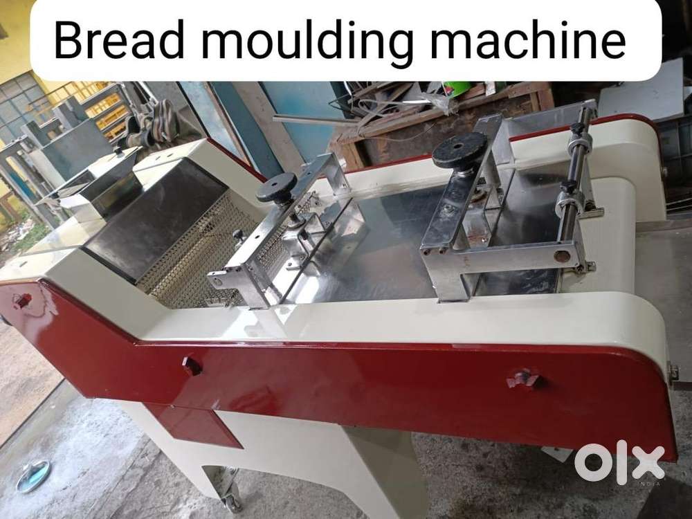 Bread moulding machine