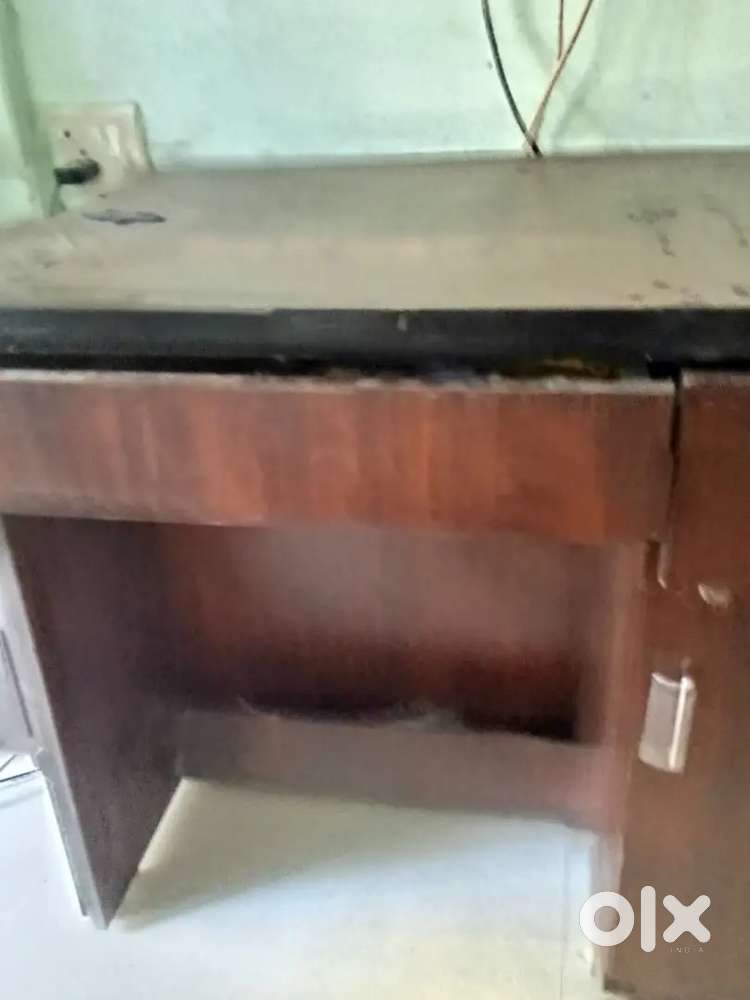 Computer table for sale