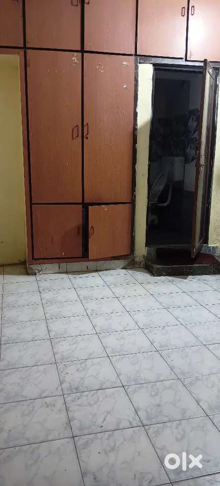 Room sharing for  only working girls