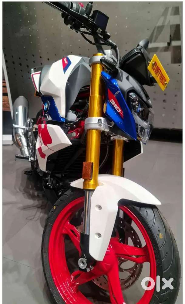 BMW 310R (2023) 3800km driven 275000 INR (slightly Negotiable )