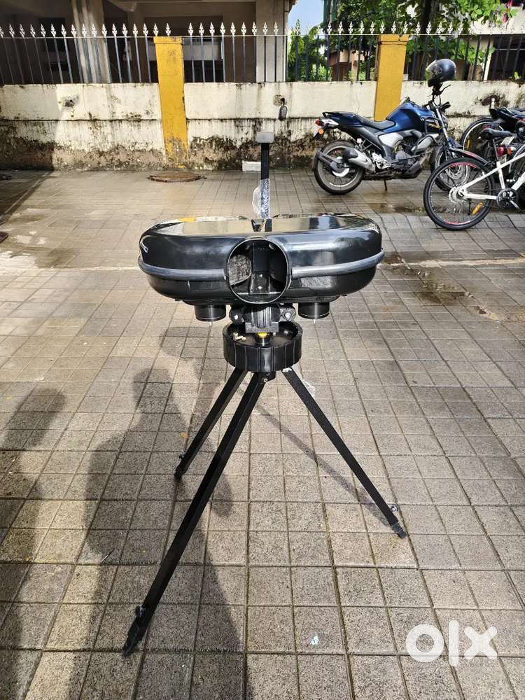 Automatic Balling Machine With lot of cricket accessories