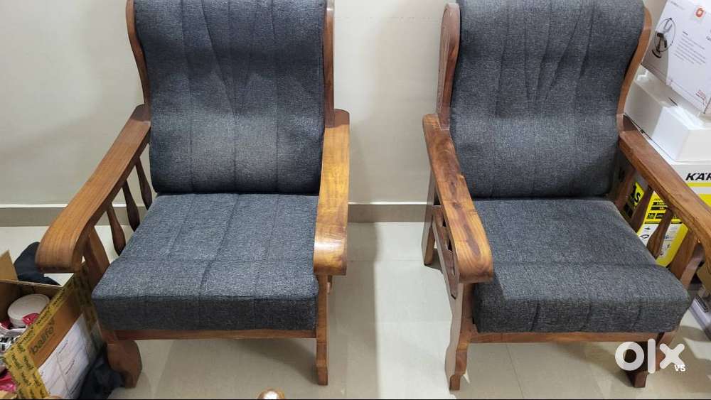 Dinning table , four chairs , and a central table