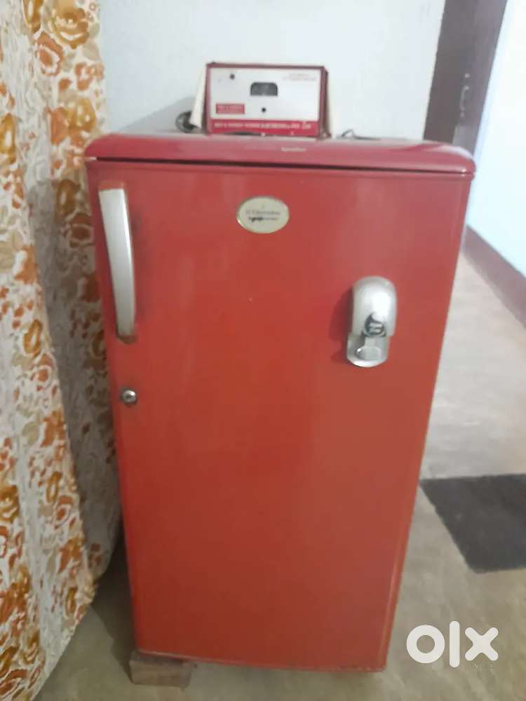 Kelvinator 165lt with Sen and Pandit stabilizer