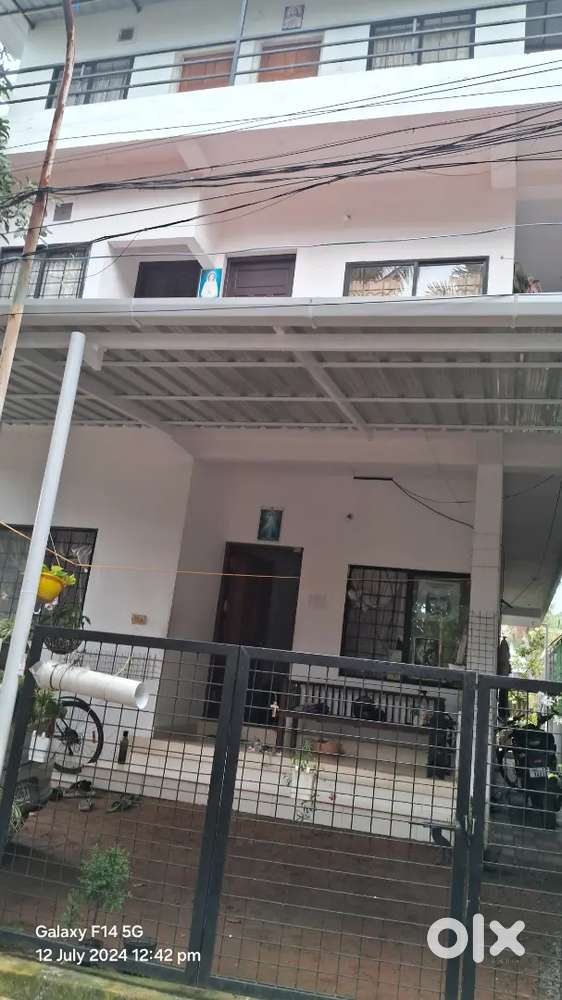 Three sharing room for gents at palarivattom .3500/-.bath attached