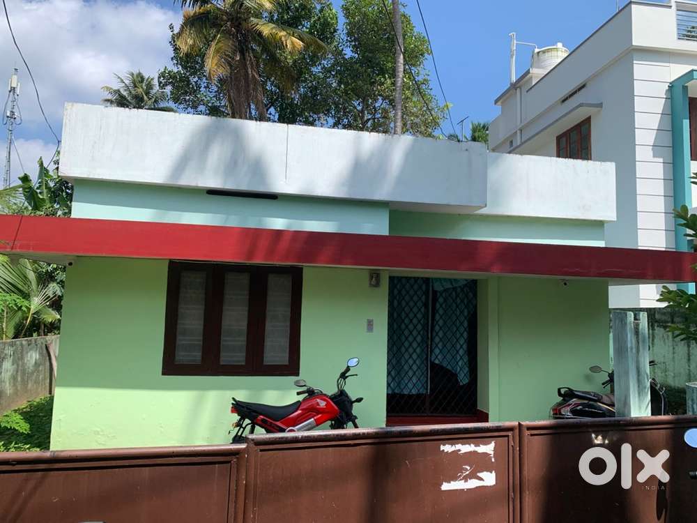 5 cent Land For Sale with a old house @Choozhampala- Nalanchira