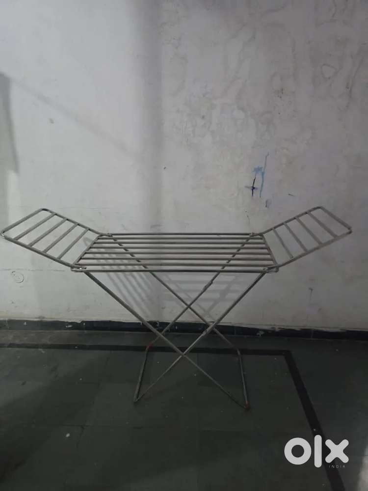 CLOTHES HANGING STAINLESS STEEL STAND