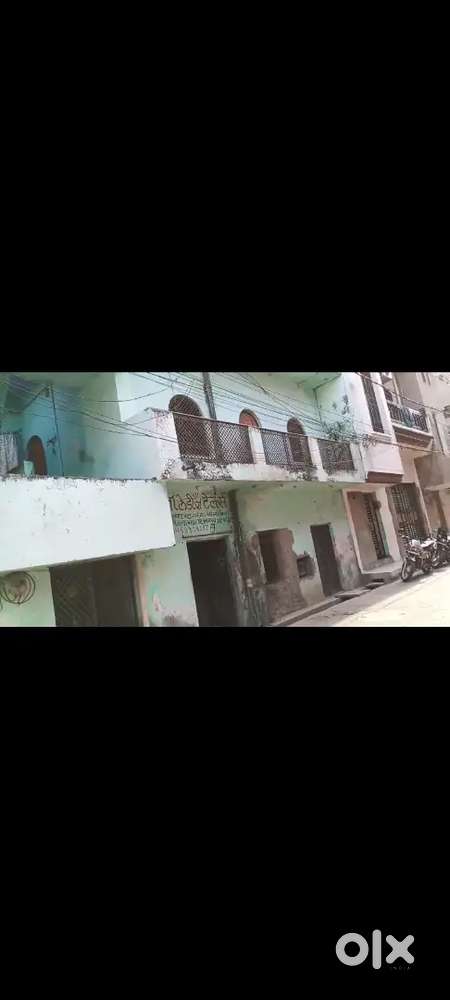 Semi Commercial house1200 square feet at very prime location
