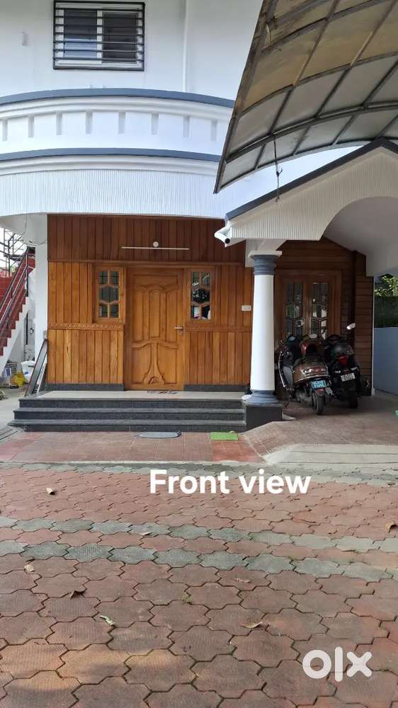 Spacious 3BHK House for Rent in Pukkkatupady Location Family Friendly