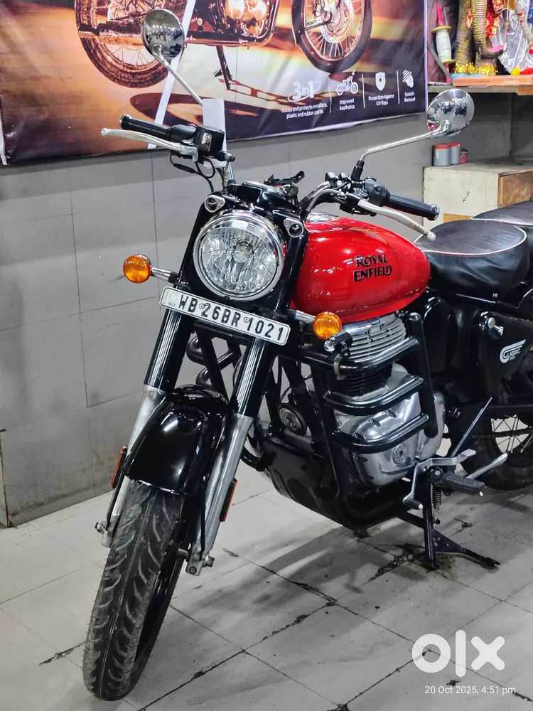 Classic 350 reborn, brand new condition, 1st party insurance.