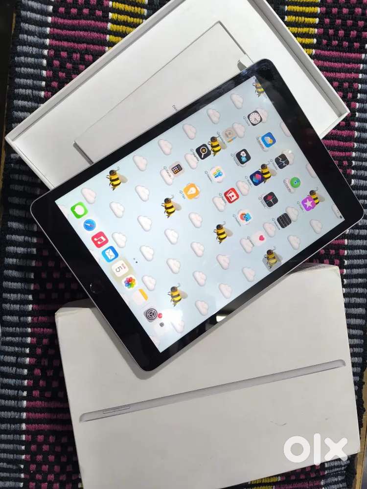 Ipad 9th generation good condition available with box