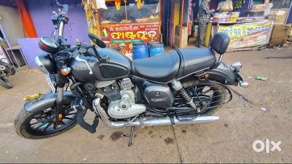 Yezdi Roadster Well-Maintained Bike (2023 Model)