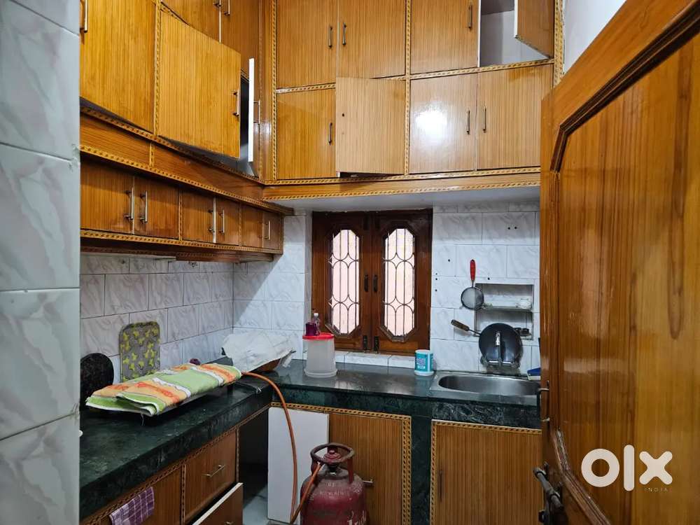 (KIRTI PALACE GARH ROAD) 105 GAZ 2BHK FLAT 36 LAKH