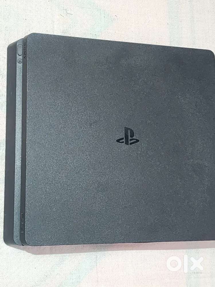 Ps4 slim 1tb with 2 controller+ 7 games +1tb external hard disk