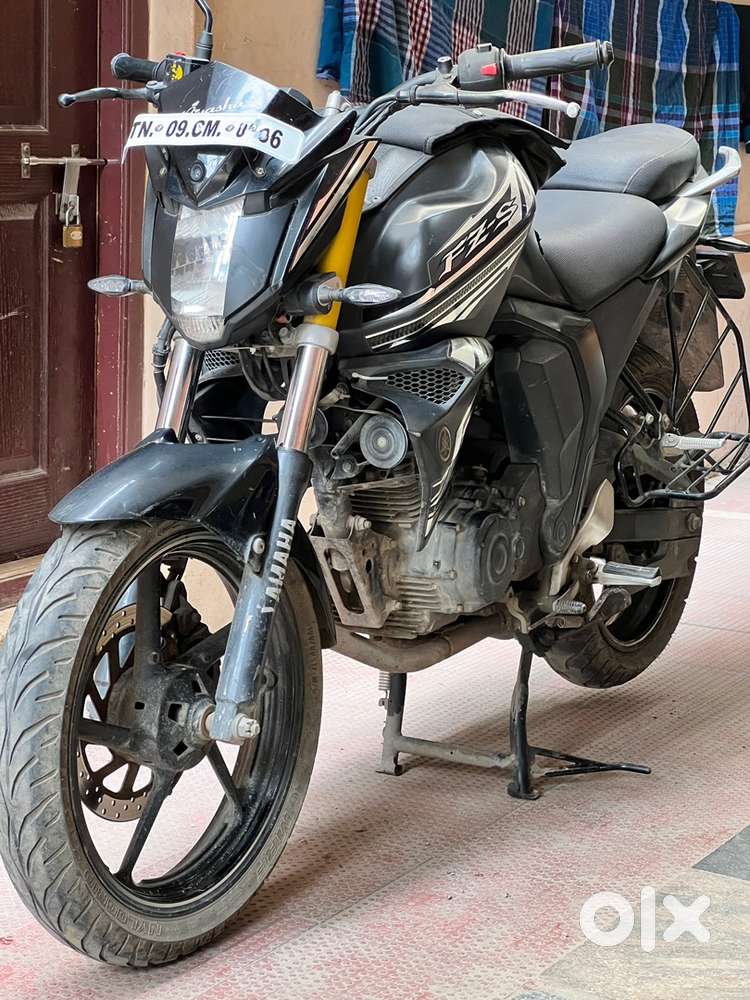 Yamaha fzs v2 dark knight edition