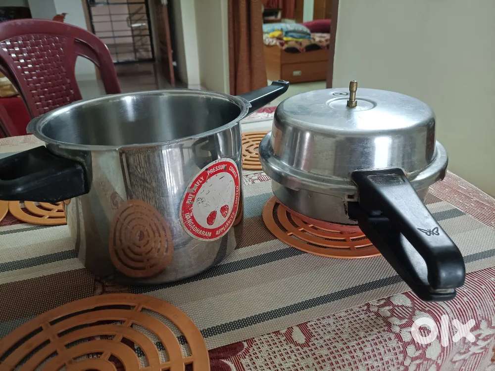 Stainless steel heavy gauge butterfly pressure cooker combo. Rs 4000/
