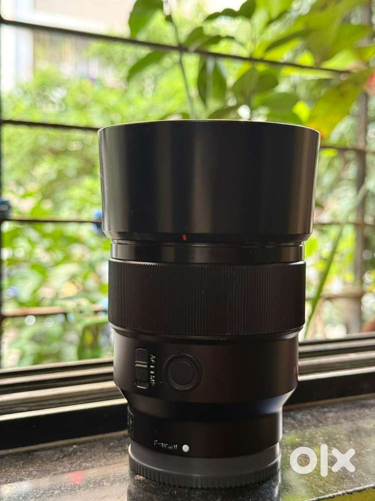 Selling sony 85mm 1.8
