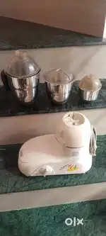 Kitchen Mixer with 3 Jars (in working condition)